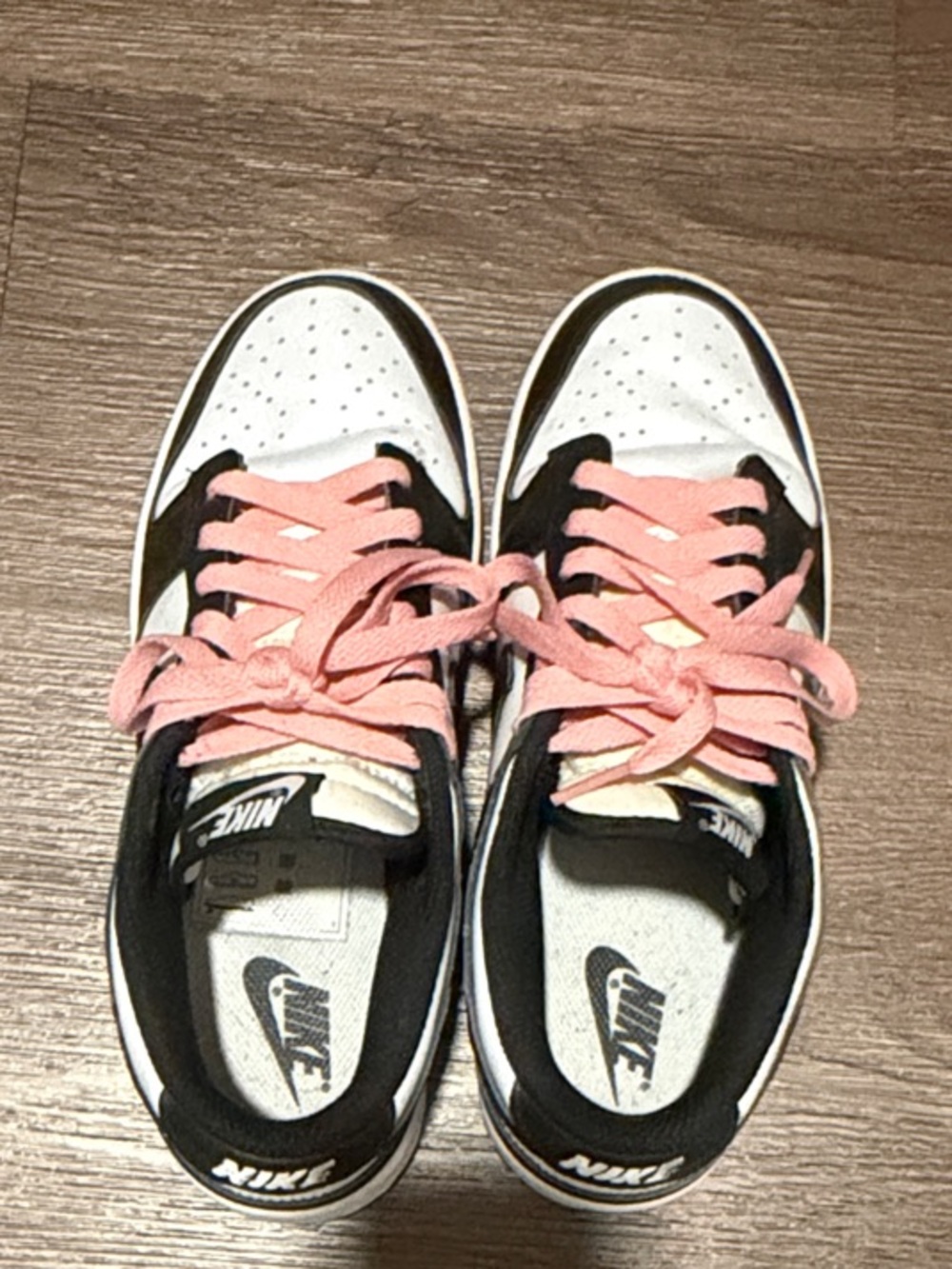 Nike Low-Top Sneakers in White, Black & Pink